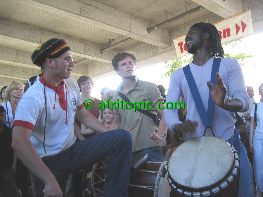 ../Images/AfricaFestival-27-28May05 117.jpg